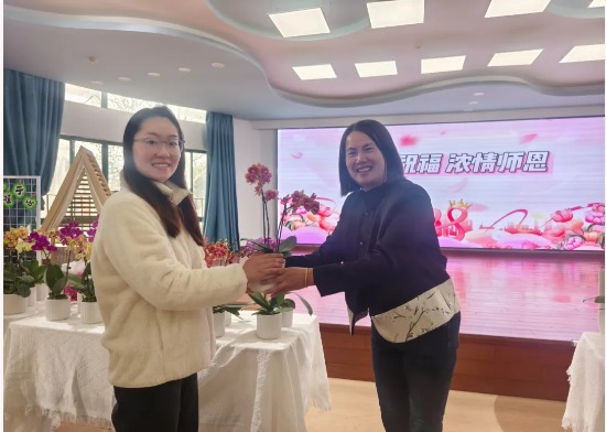 芳华悦己 闪耀你我——藏书实验幼儿园妇女节庆祝活动